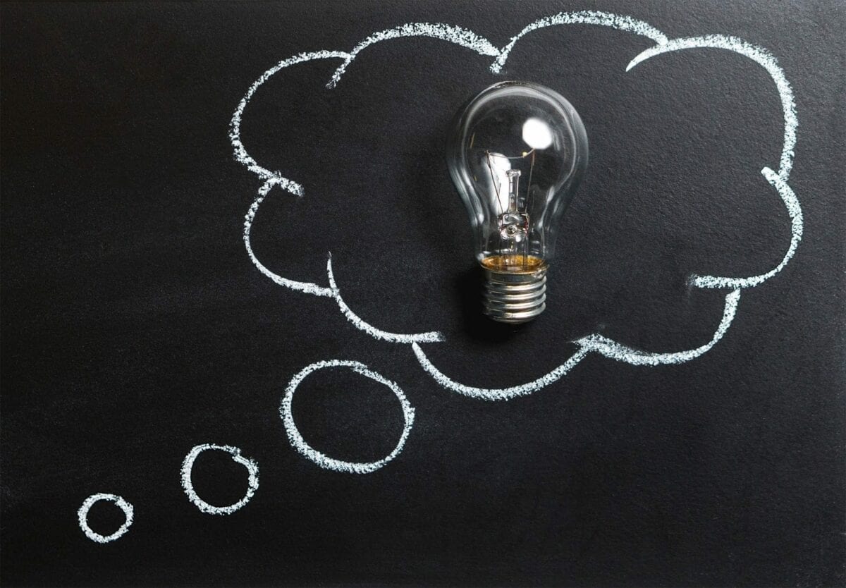 Image of a thought bubble with a light bulb on a chalkboard.