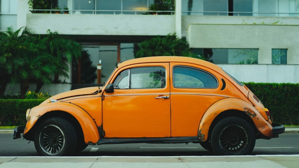 Shallow focus photography of orange Volkswagen Beetle