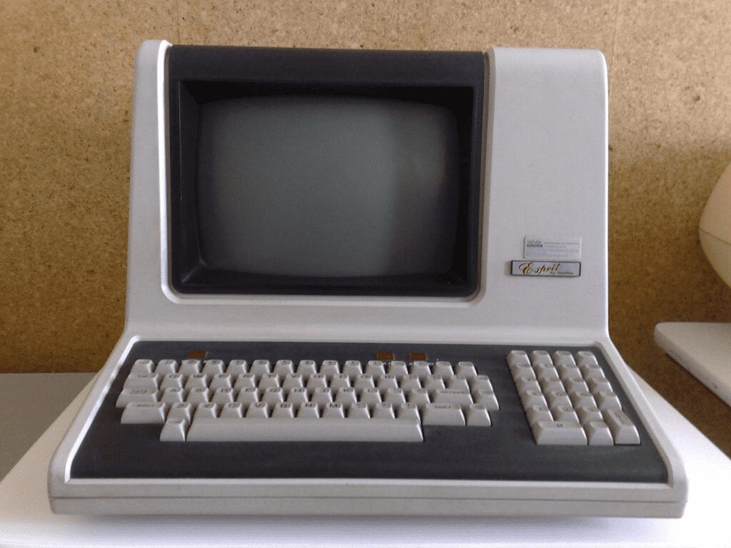 Изображение Hazeltine Esprit, компьютерного терминала, представленного на рынке в 1981 году.

