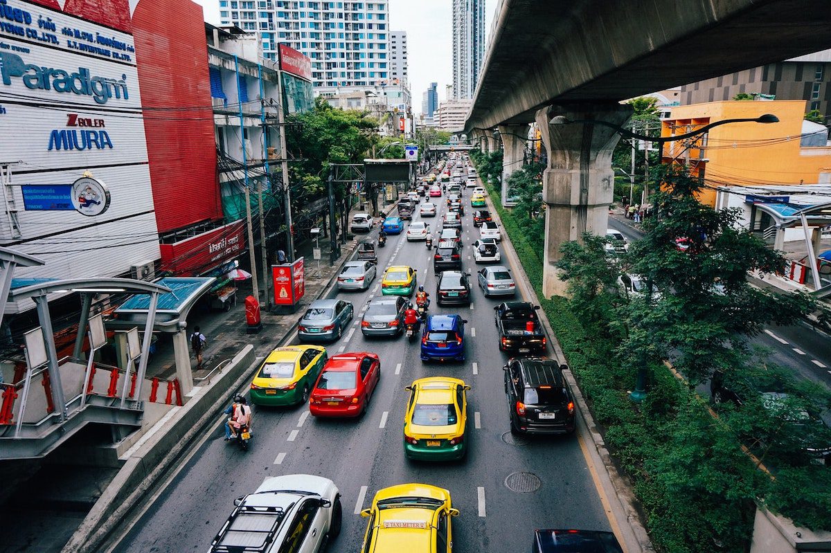 A busy city road full of vehicles of varied colors and dimensions.  How Much Can You Make on Turo? 