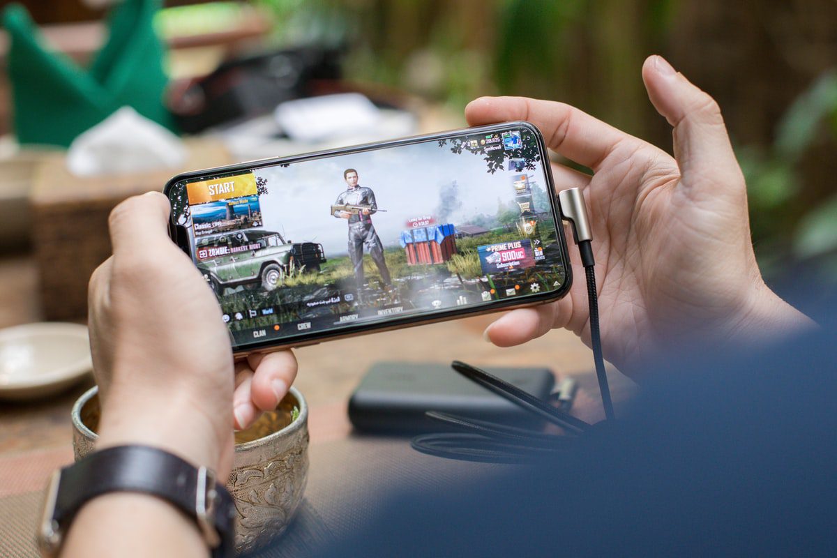 Person playing a mobile game on a mobile device