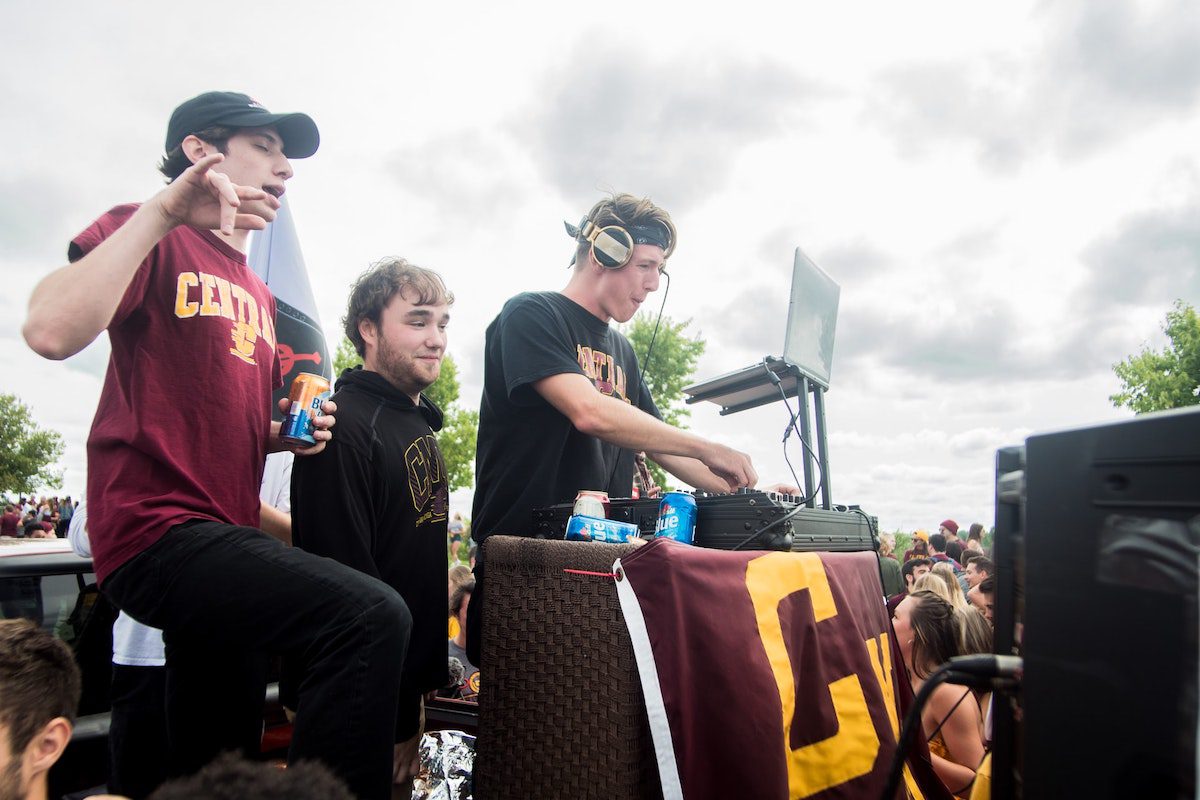 A group of Central Michigan University students having fun. Best Universities In Michigan