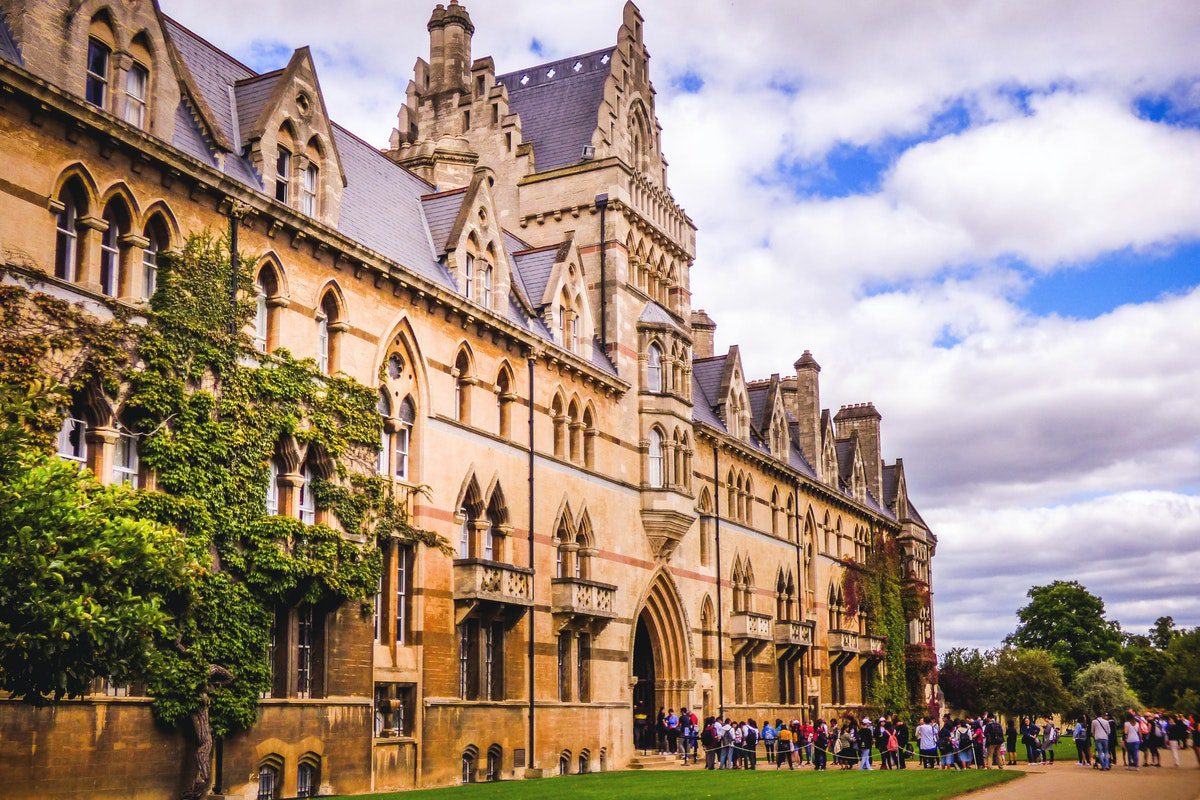 University students walking into the Oxford University constituent college building