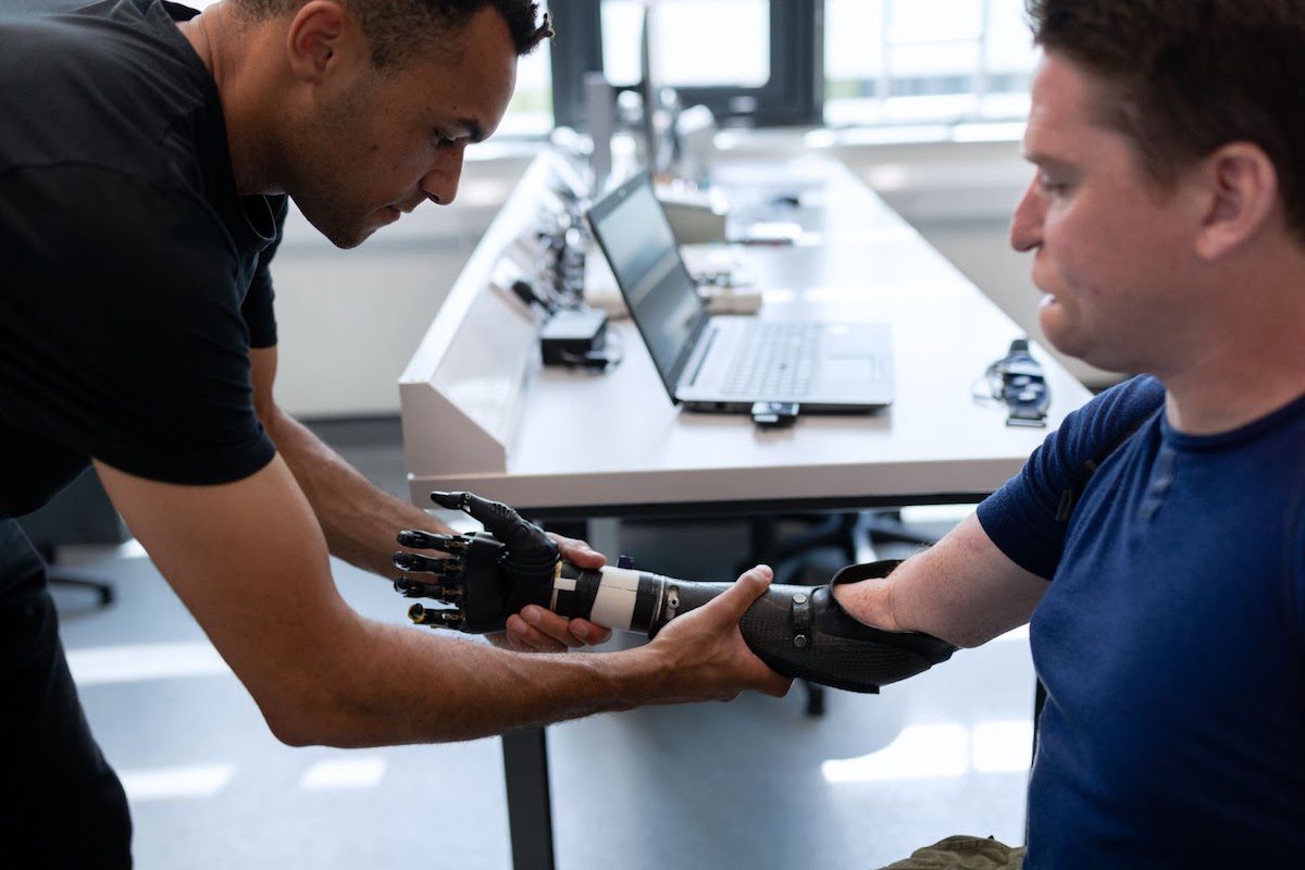 Physical therapist attending to a patient Best Major for Physical Therapy