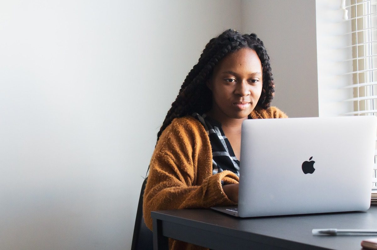 A student learning R on an Apple laptop.